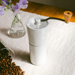 Hario Simply Ceramic - mlinac za kavu
