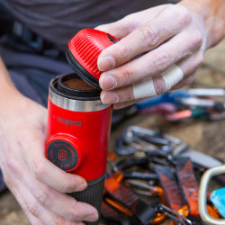 Prijenosni aparat za kavu Wacaco Nanopresso (red patrol) + kutija od platna