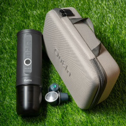 Outin Nano (Space Grey) set - aparat za kavu za putovanja + zaštitna torbica